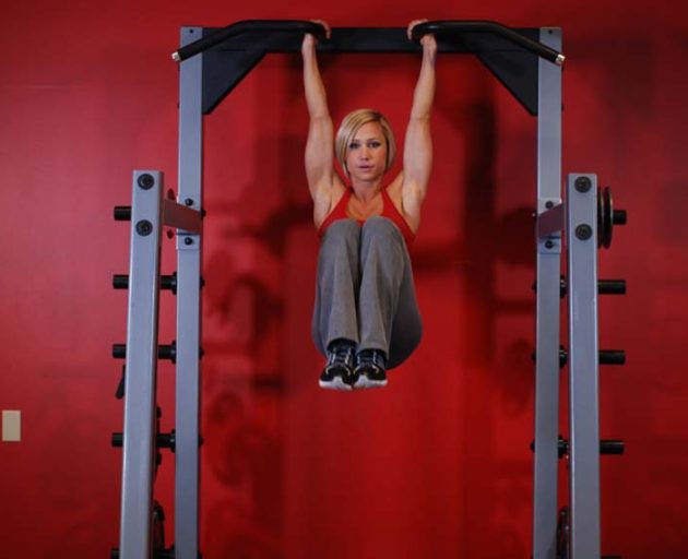 Female pull-up training at Roar Fitness strength training studio